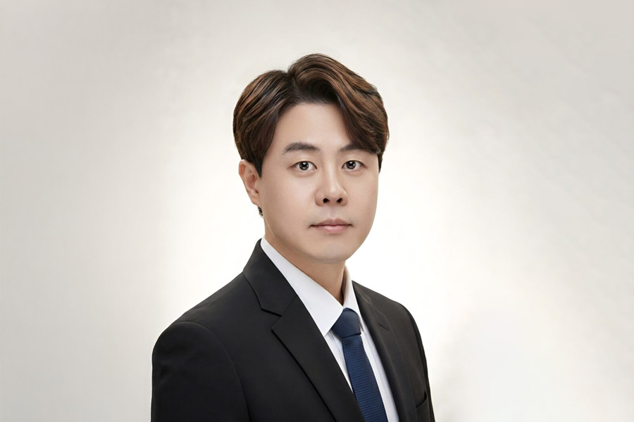 speaker Bio image